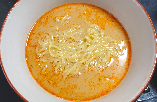 茹で上がった麺を入れたら