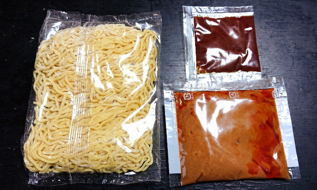 ツルヤ担々麺 中身