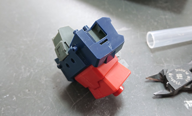 HGUC 1/144 Ξ（クスィー）ガンダム　胸パーツの合わせ目