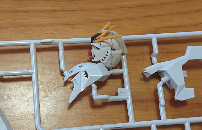 HGUC 1/144 Ξ（クスィー）ガンダム　頭部パーツ
