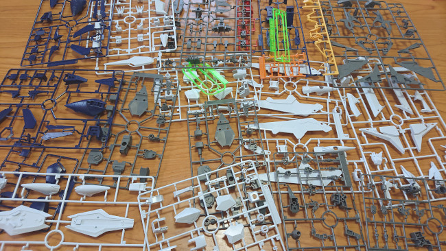 HGUC 1/144 Ξ（クスィー）ガンダム　パーツ