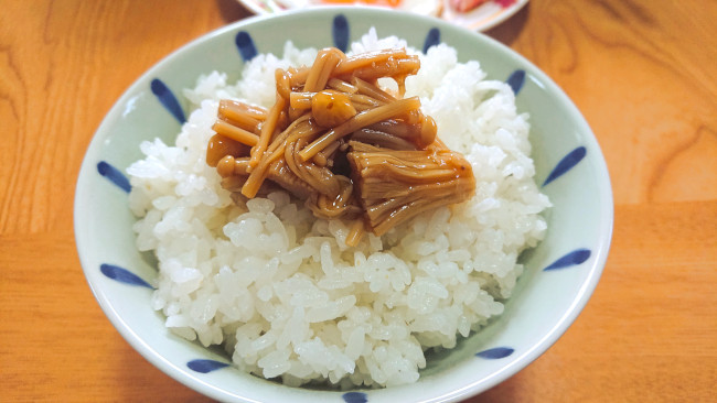 なめ茸　ご飯にかけたところ