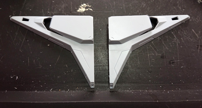 HGUC 1/144 Ξ（クスィー）ガンダム　肩アーマー前面