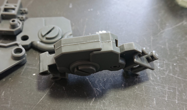 HGUC 1/144 Ξ（クスィー）ガンダム　膝の合わせ目消し