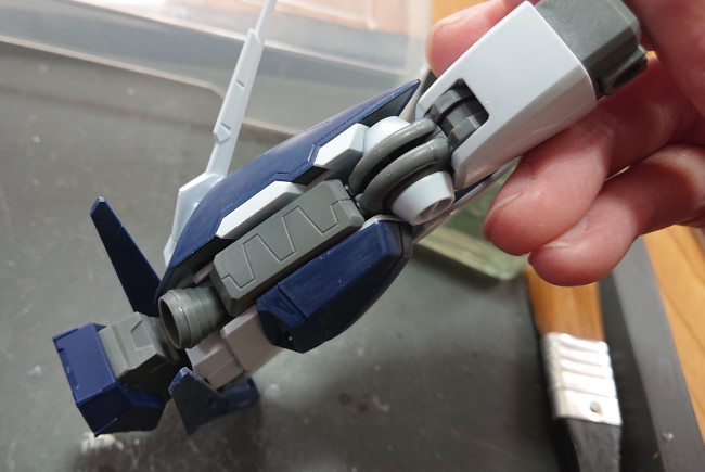 HGUC 1/144 Ξ（クスィー）ガンダム　脚部背面のモールド