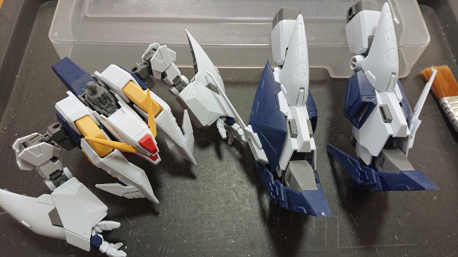 HGUC 1/144 Ξ（クスィー）ガンダム　上半身と脚部