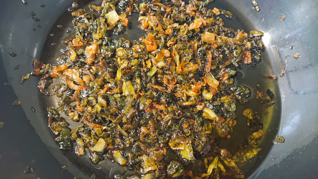 ネギ油と揚げネギ出来上がり