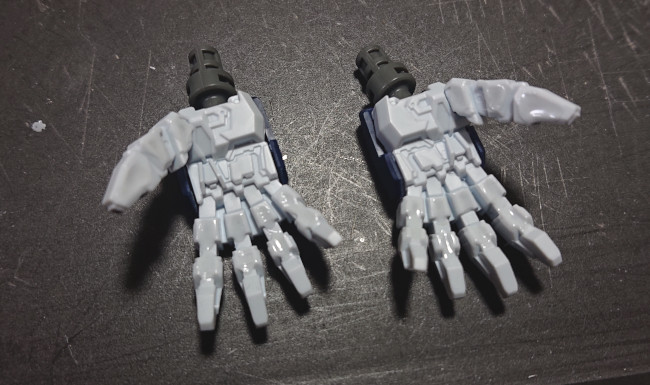 HGクスイーガンダム　手のひらパーツの肉抜き穴　ヒケ
