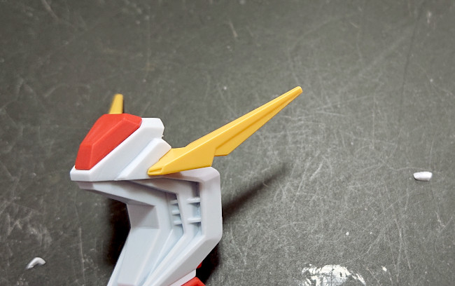 HGクスイーガンダム　胸のアンテナ