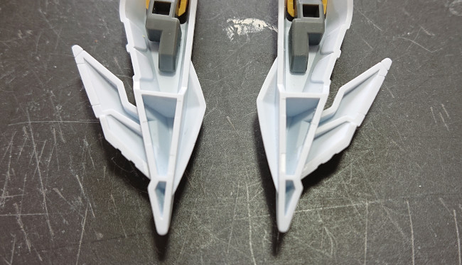 ボディ前面裏パーツの肉抜き穴