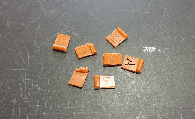 HGUC 1/144 Ξ(クスィー)ガンダム ランナータグを切ったもの