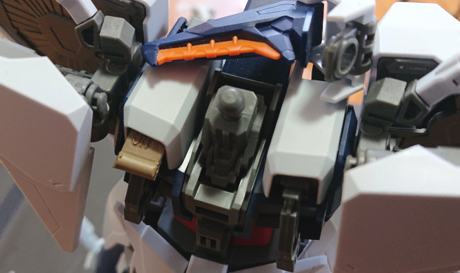HGUC 1/144 Ξ(クスィー)ガンダム 色比較の様子