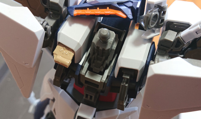 HGUC 1/144 Ξ(クスィー)ガンダム 色比較の様子