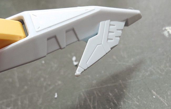 HGUC 1/144 Ξ(クスィー)ガンダム 胸パーツの羽