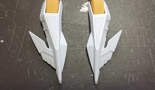 HGUC 1/144 Ξ(クスィー)ガンダム 胸パーツの羽 鋭利化