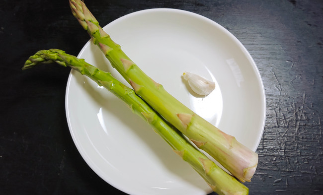 アスパラガスとニンニク