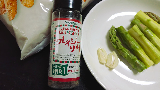 切ったアスパラ ニンニク クレイジーソルト パン粉
