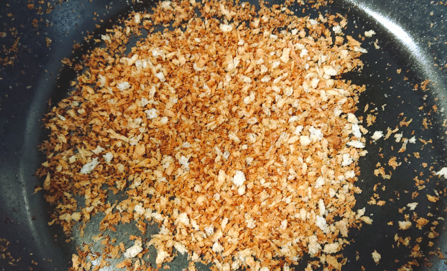 香ばしく炒めたパン粉